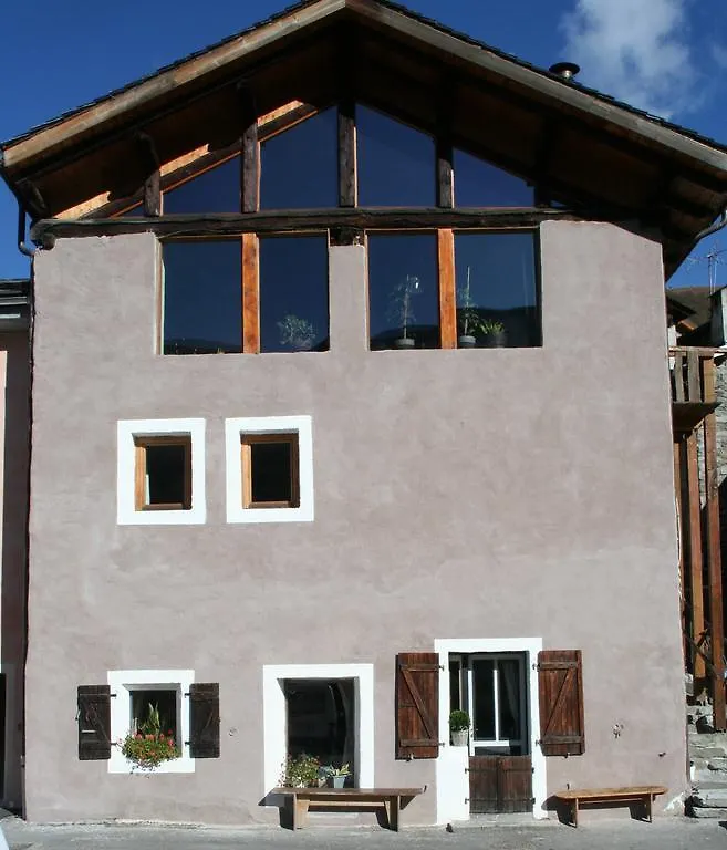 Chalet Hamlet Praranger